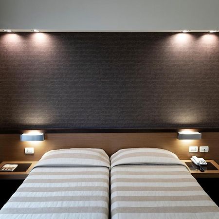 Hc3 Hotel โบโลญญา ภายนอก รูปภาพ